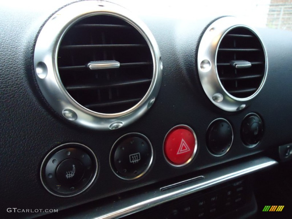 2001 Audi TT 1.8T quattro Coupe Controls Photo #53529879