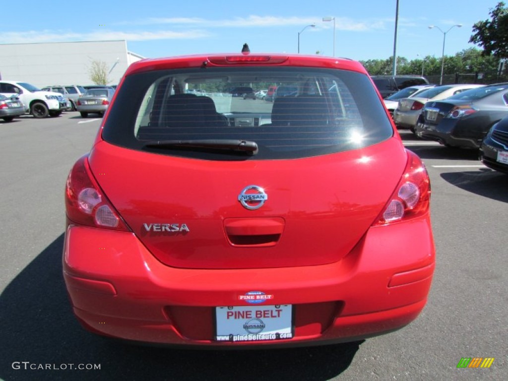 2011 Versa 1.8 S Hatchback - Red Alert / Charcoal photo #6