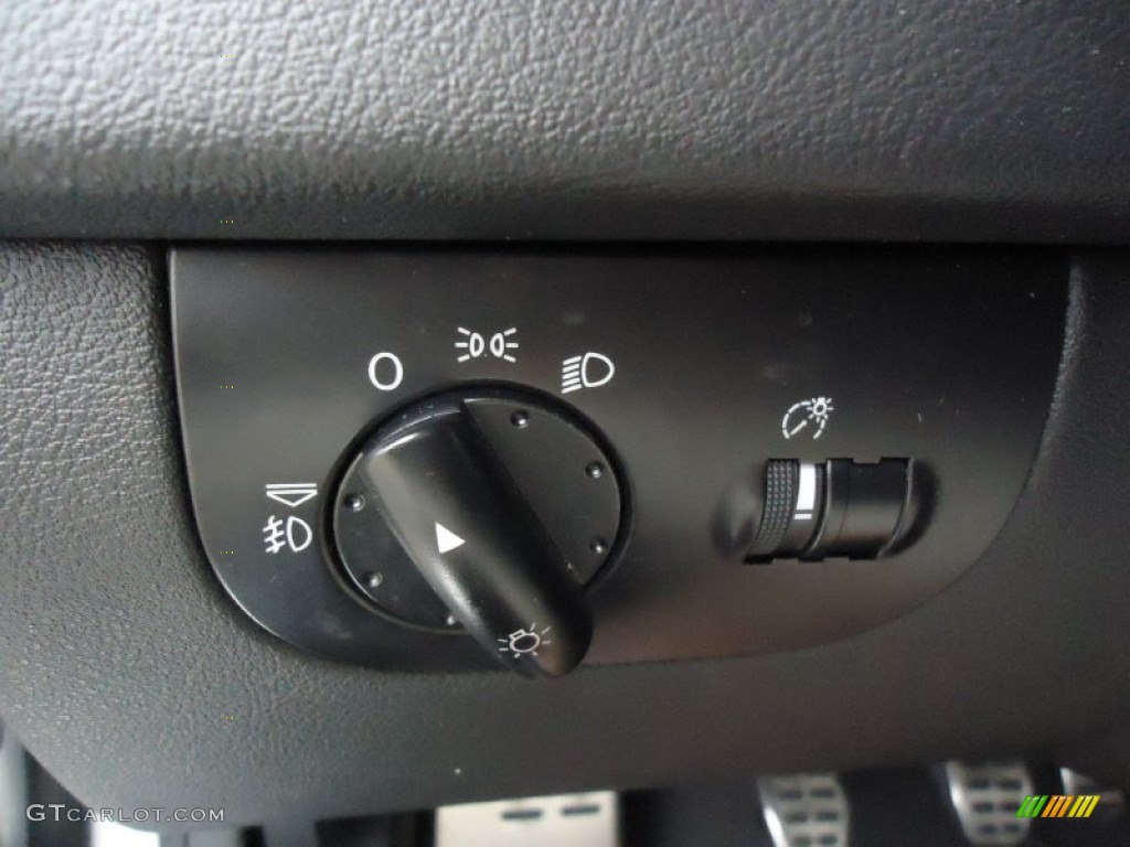 2001 Audi TT 1.8T quattro Coupe Controls Photo #53529984