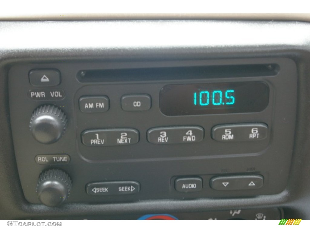 2005 Chevrolet Classic Standard Classic Model Audio System Photo #53536875