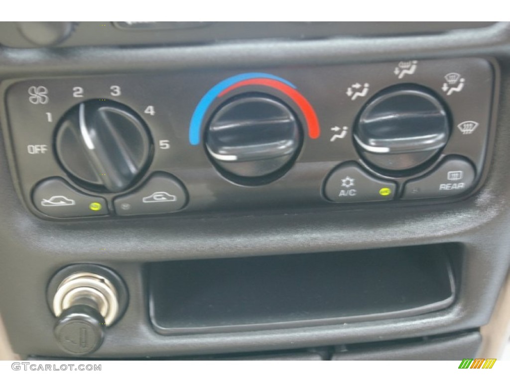 2005 Chevrolet Classic Standard Classic Model Controls Photo #53536887