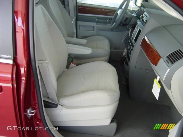 2009 Town & Country Touring - Inferno Red Crystal Pearl / Medium Slate Gray/Light Shale photo #18