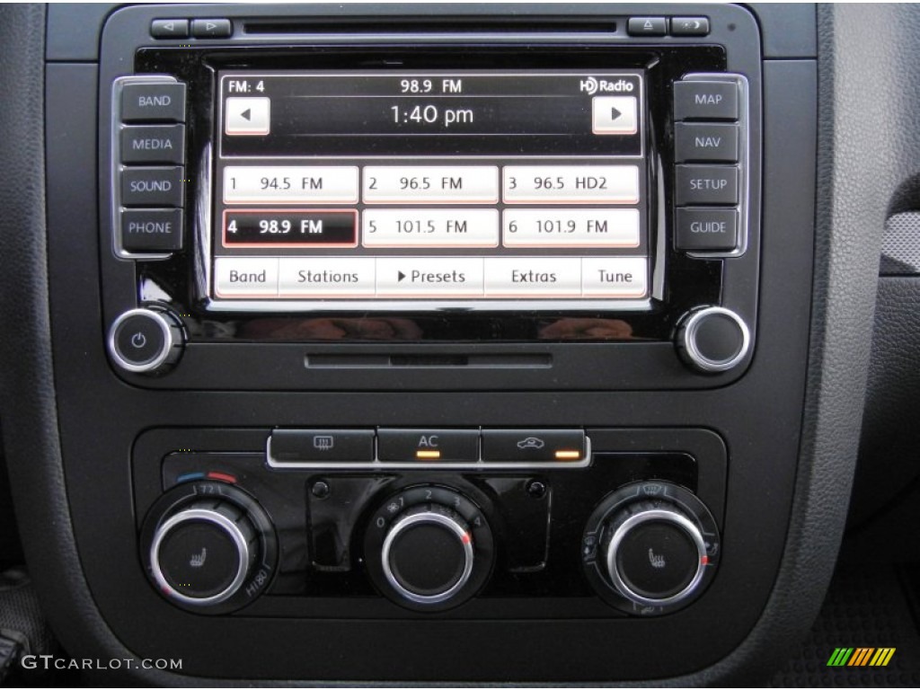 2010 Volkswagen Jetta TDI Cup Street Edition Audio System Photos