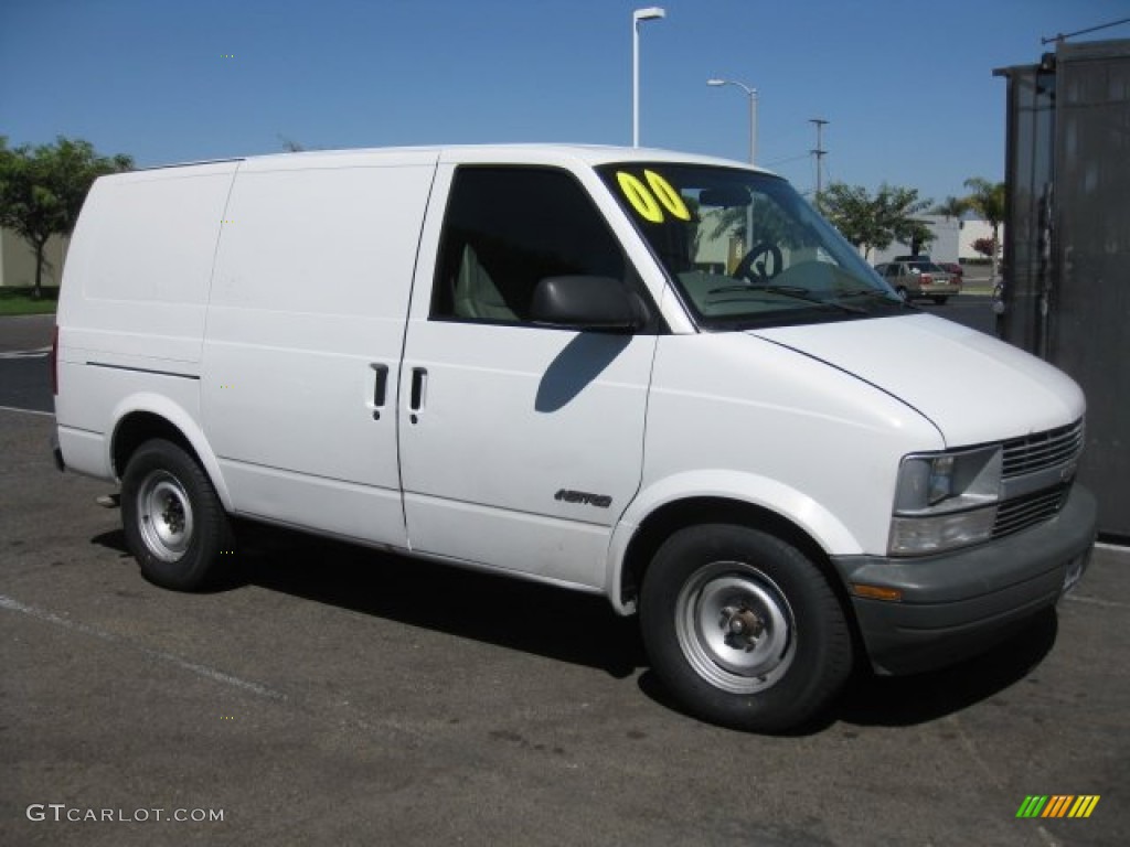 2000 Astro Cargo Van - Ivory White / Medium Gray photo #1