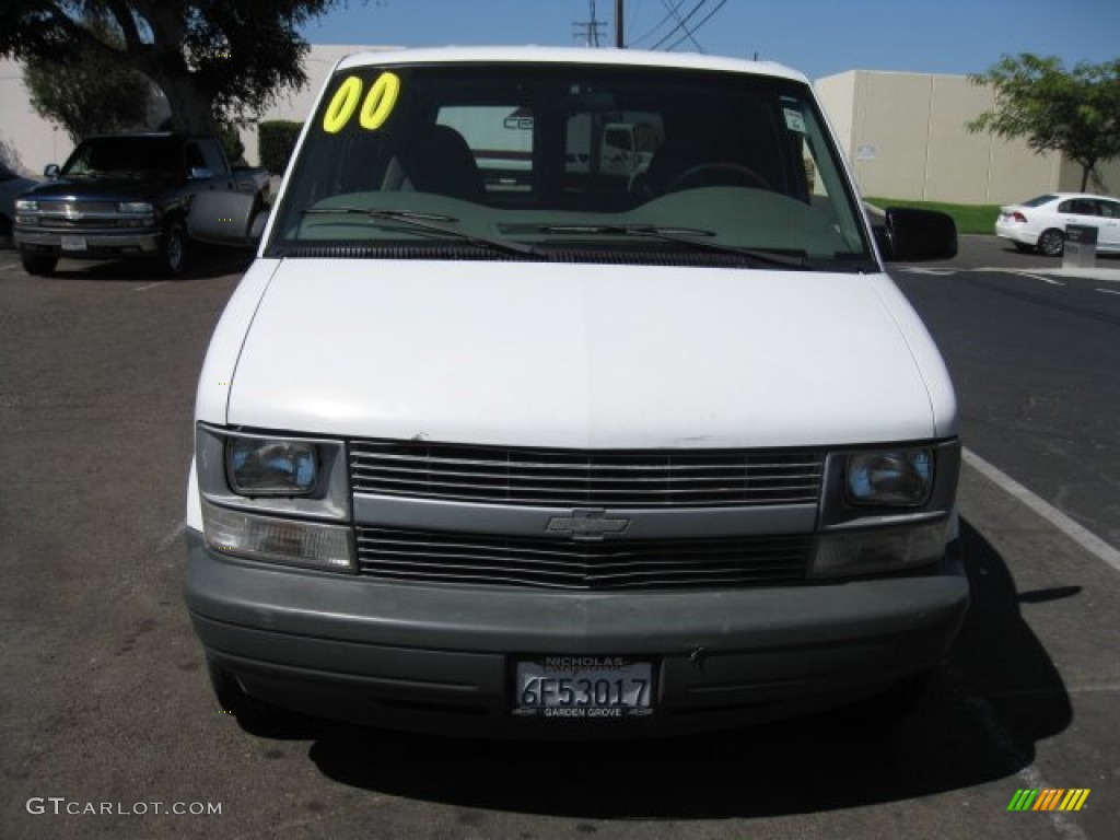 2000 Astro Cargo Van - Ivory White / Medium Gray photo #2