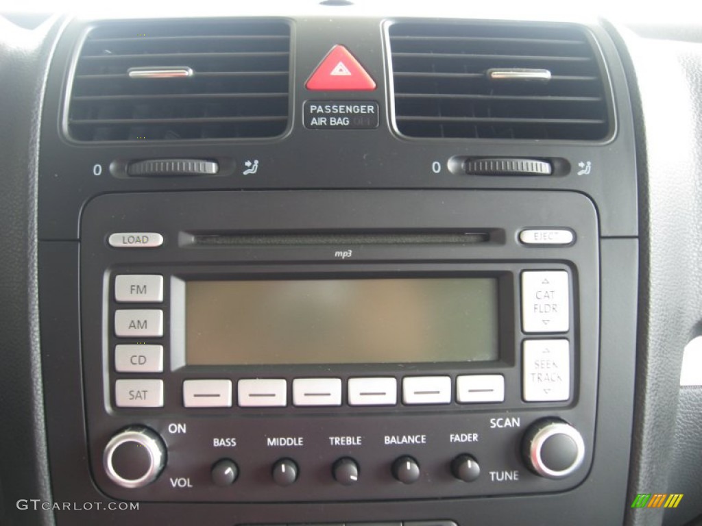 2009 Volkswagen Jetta SE SportWagen Audio System Photo #53543237