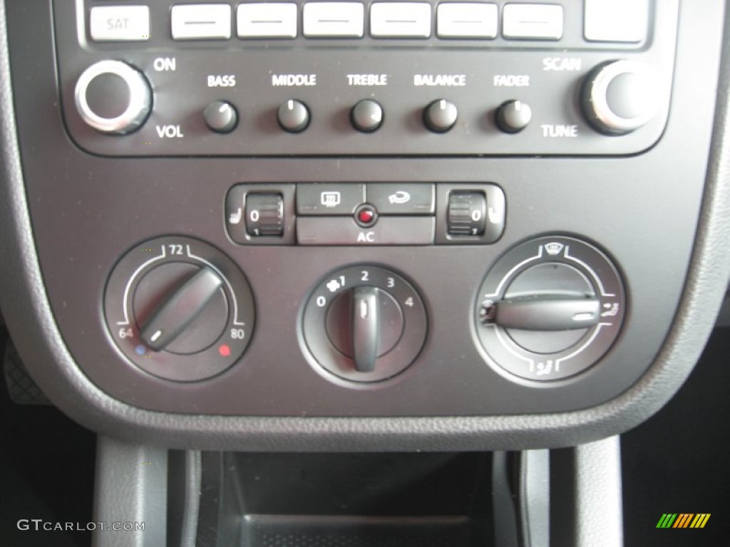 2009 Volkswagen Jetta SE SportWagen Controls Photo #53543251