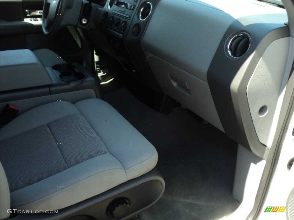 2005 F150 XLT SuperCrew - Oxford White / Medium Flint Grey photo #13