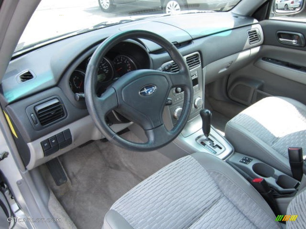 Gray Interior 2005 Subaru Forester 2.5 XS Photo #53546465