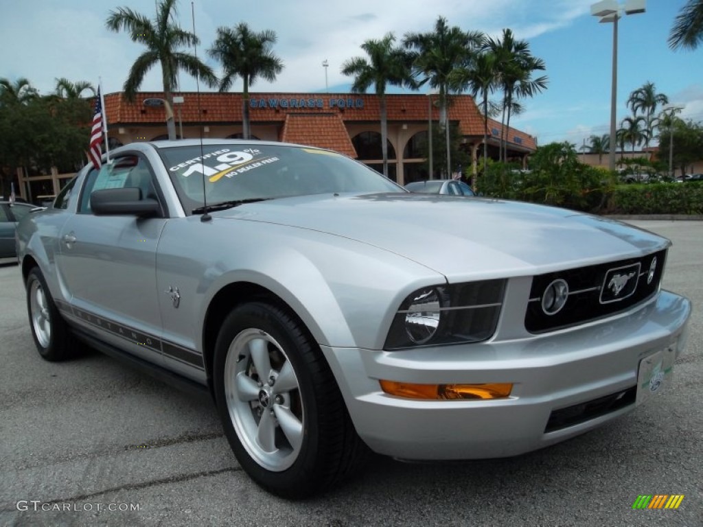 2009 Mustang V6 Premium Coupe - Brilliant Silver Metallic / Dark Charcoal photo #2