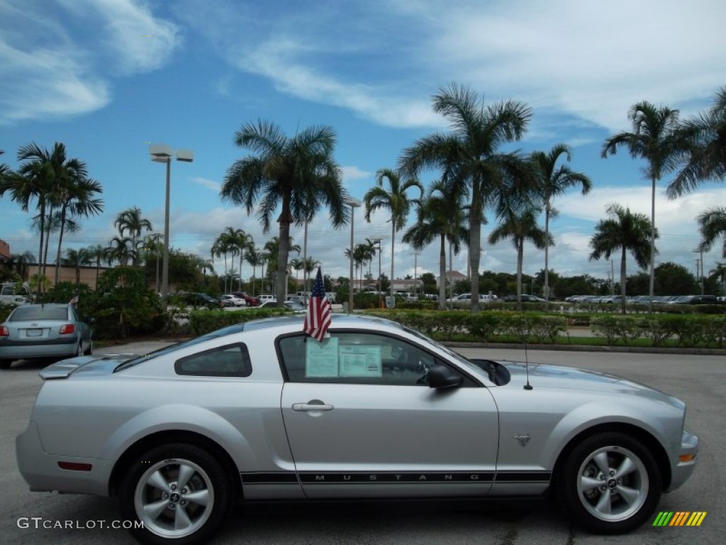 2009 Mustang V6 Premium Coupe - Brilliant Silver Metallic / Dark Charcoal photo #5