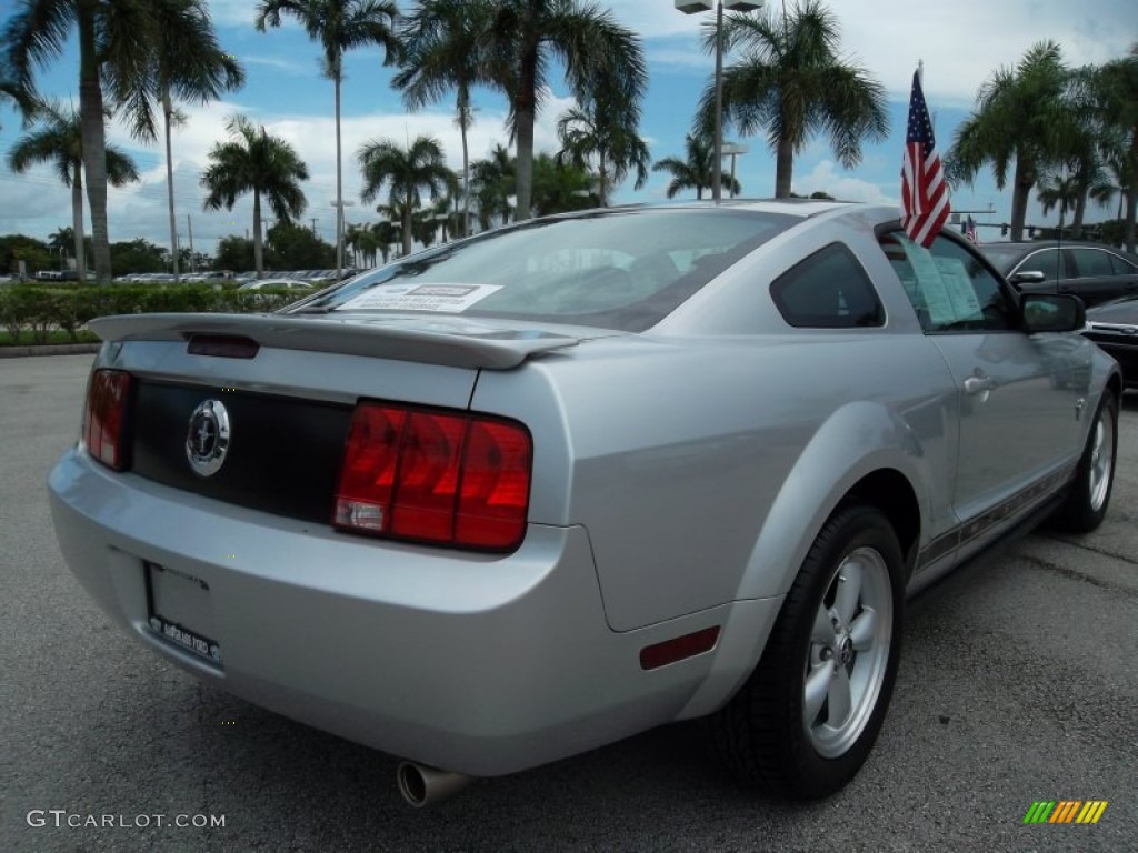 2009 Mustang V6 Premium Coupe - Brilliant Silver Metallic / Dark Charcoal photo #6