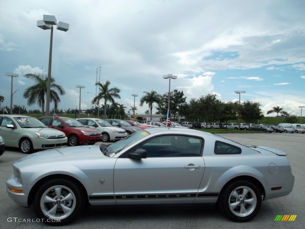 2009 Mustang V6 Premium Coupe - Brilliant Silver Metallic / Dark Charcoal photo #12