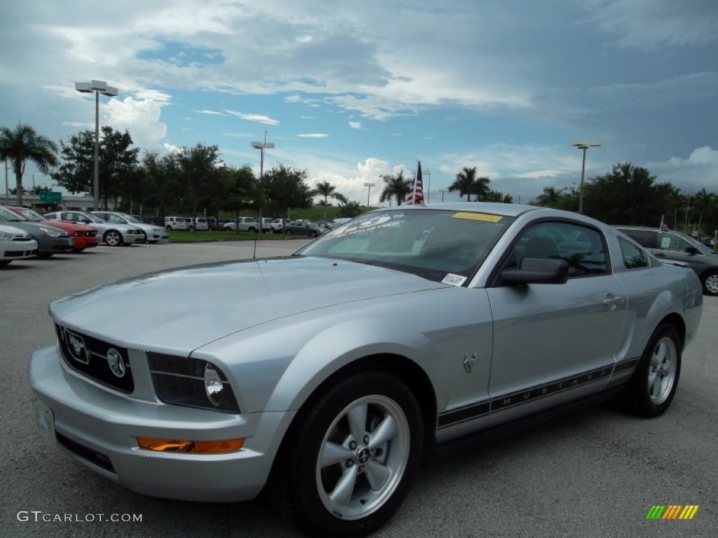 2009 Mustang V6 Premium Coupe - Brilliant Silver Metallic / Dark Charcoal photo #13