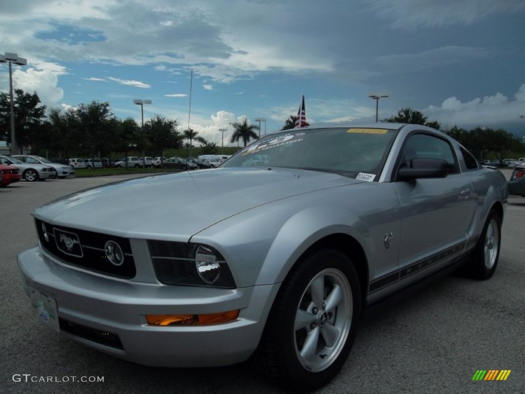 2009 Mustang V6 Premium Coupe - Brilliant Silver Metallic / Dark Charcoal photo #14
