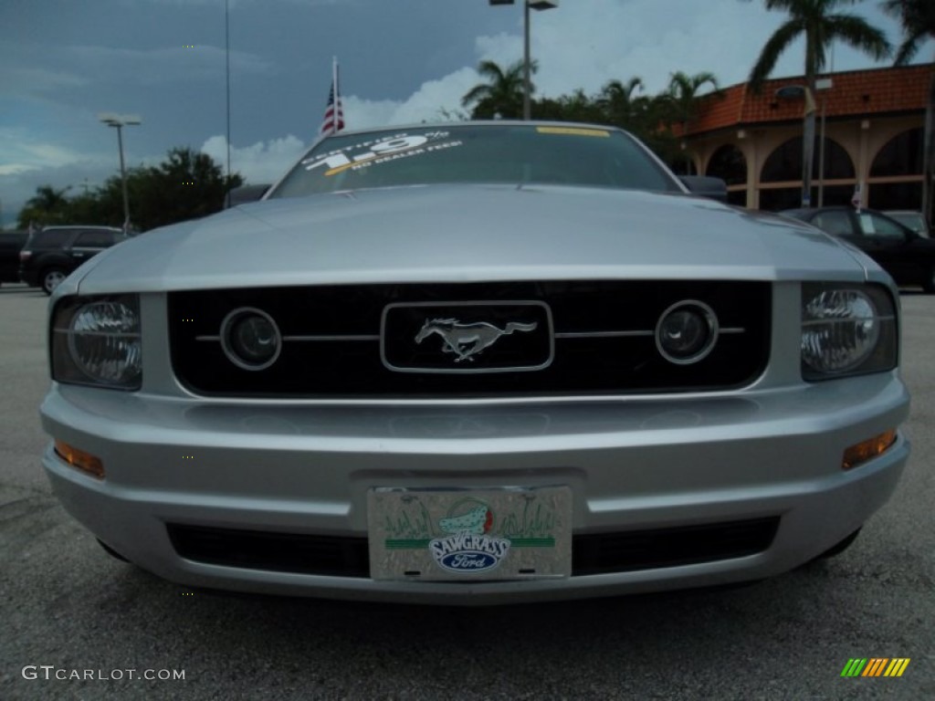 2009 Mustang V6 Premium Coupe - Brilliant Silver Metallic / Dark Charcoal photo #15