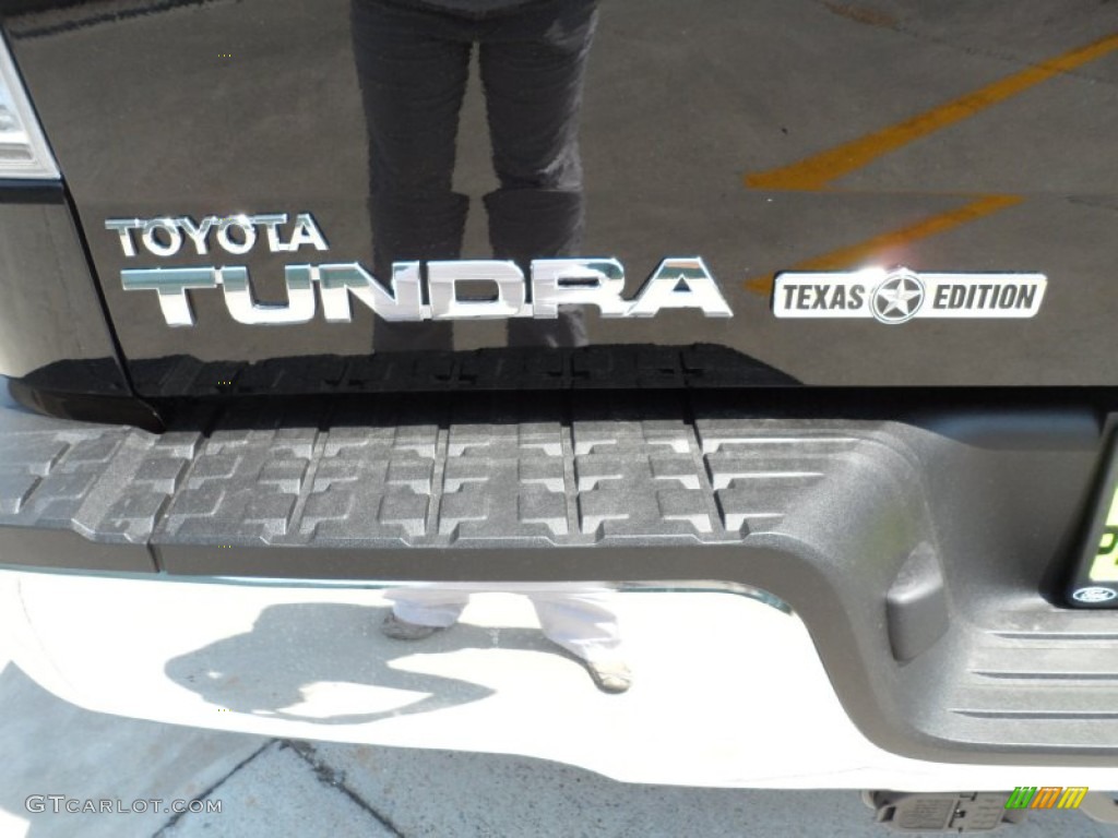 2011 Tundra CrewMax 4x4 - Black / Graphite Gray photo #18