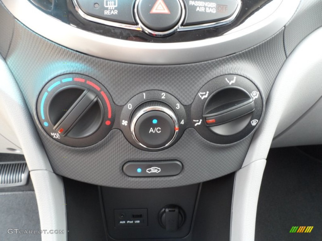 2012 Hyundai Accent GLS 4 Door Controls Photo #53557909