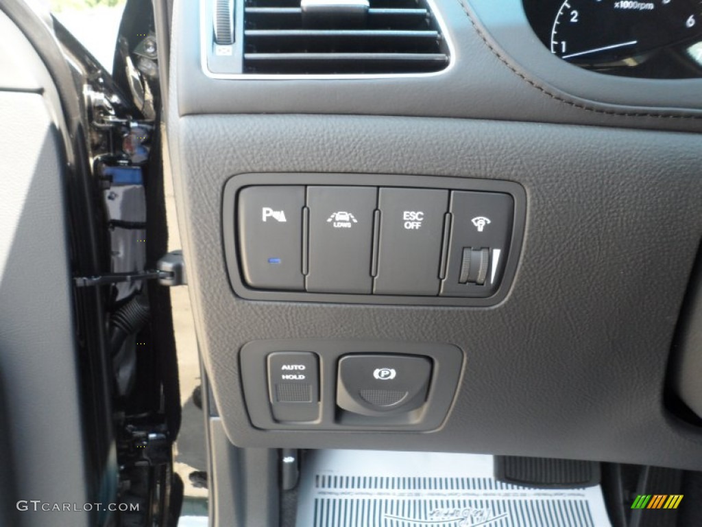 2012 Hyundai Genesis 5.0 R Spec Sedan Controls Photo #53559632
