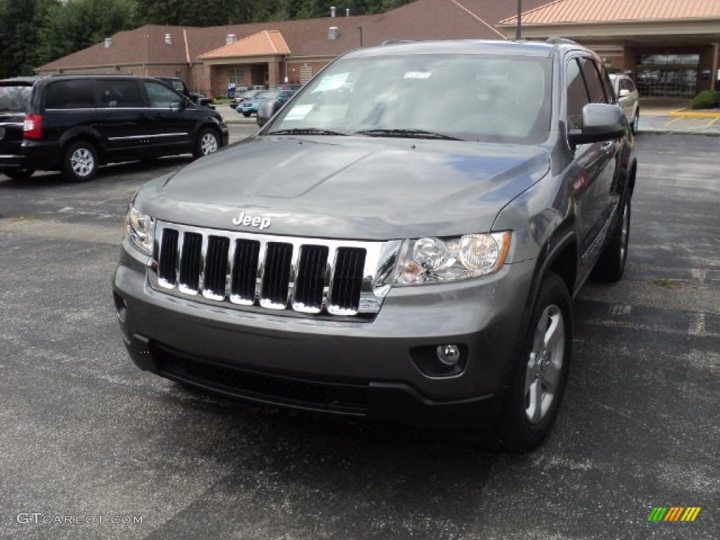 Mineral Gray Metallic Jeep Grand Cherokee