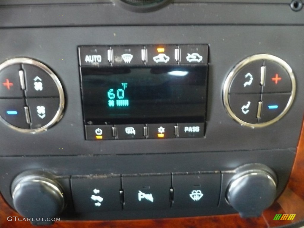 2007 Chevrolet Silverado 3500HD LTZ Crew Cab 4x4 Controls Photos