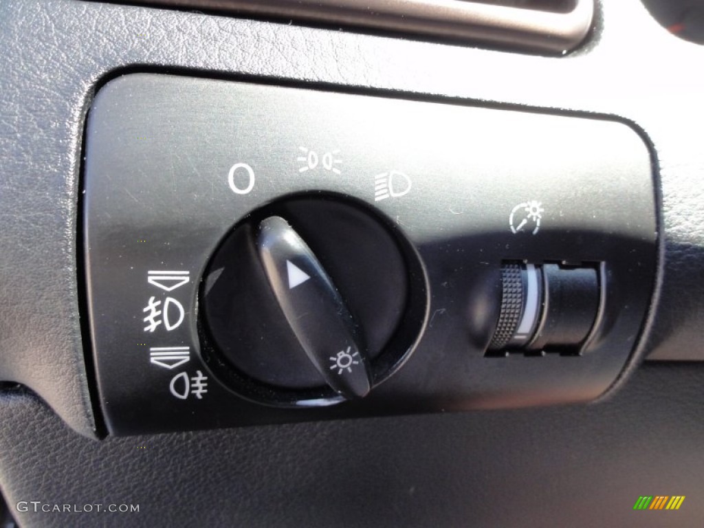 2001 Audi A6 2.8 quattro Sedan Controls Photo #53563137
