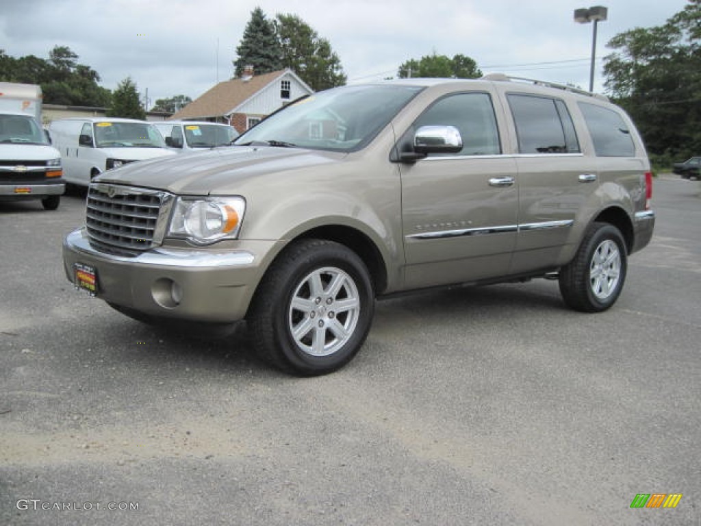 2007 Aspen Limited 4WD - Light Khaki Beige Metallic / Dark Khaki/Light Graystone photo #1
