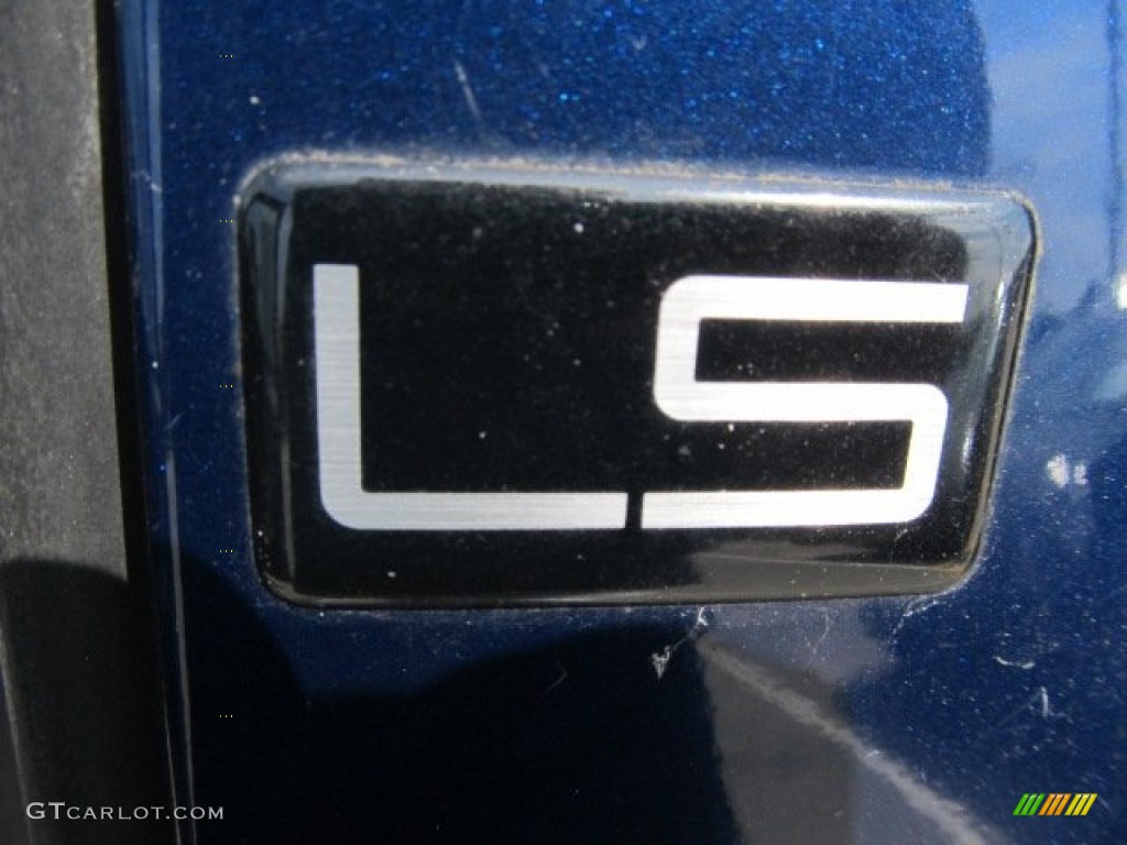 1999 Chevrolet S10 LS Regular Cab Marks and Logos Photos