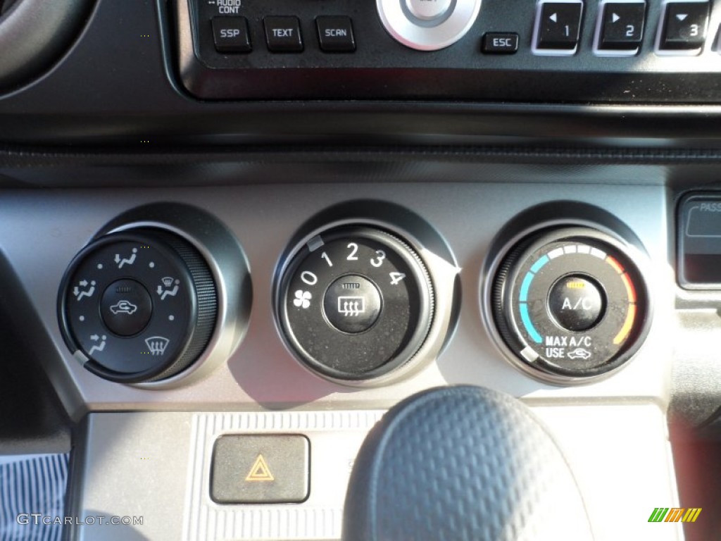 2011 Scion xB Standard xB Model Controls Photo #53571705