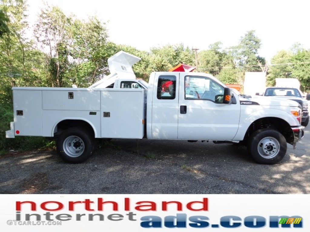 2011 F350 Super Duty XL SuperCab 4x4 Chassis Commercial - Oxford White / Steel photo #1