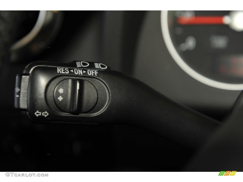 2005 Audi TT 1.8T Roadster Controls Photo #53579307