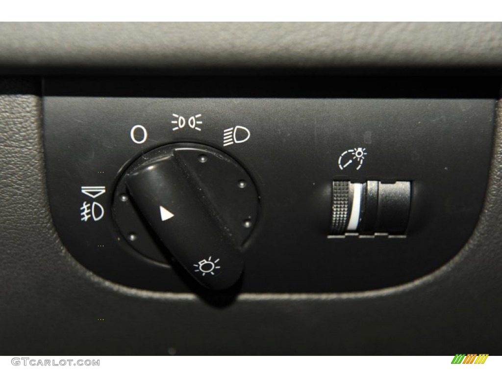 2005 Audi TT 1.8T Roadster Controls Photo #53579337