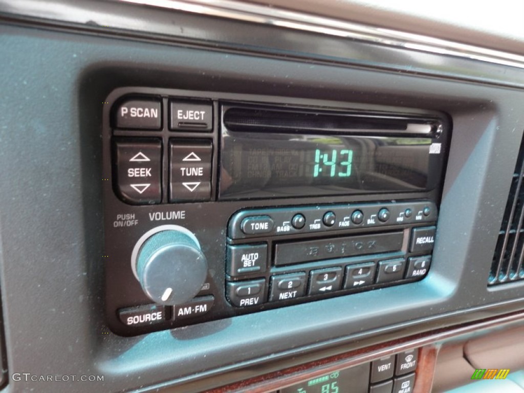 1999 Buick LeSabre Limited Sedan Audio System Photos