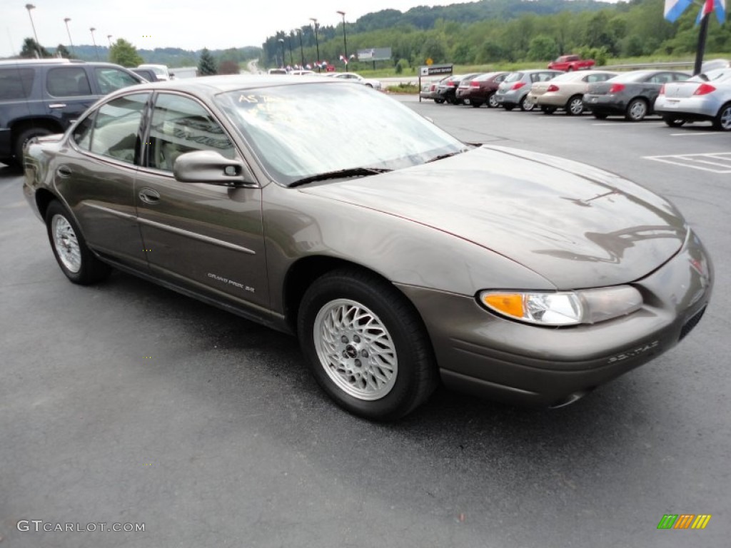 1999 Pontiac Grand Prix SE Sedan Exterior Photos