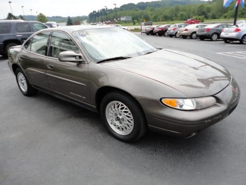 1999 Pontiac Grand Prix SE Sedan Data, Info and Specs