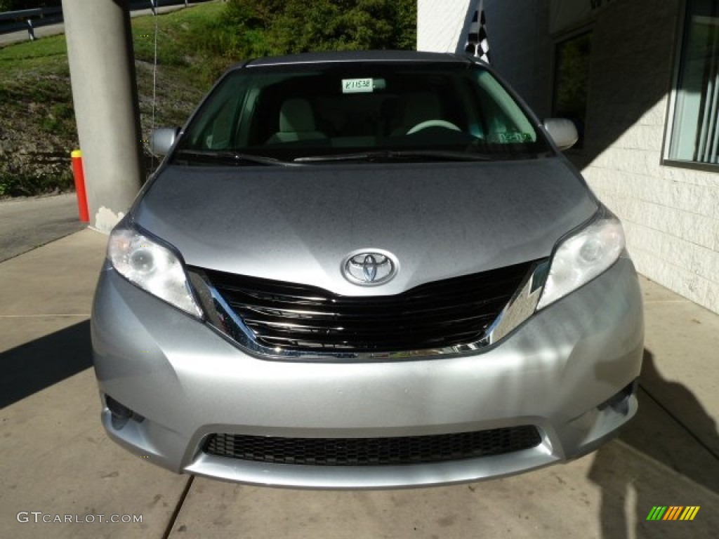 2011 Sienna LE - Silver Sky Metallic / Light Gray photo #6