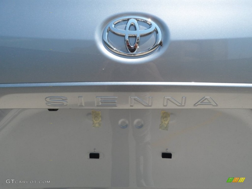 2011 Sienna LE - Silver Sky Metallic / Light Gray photo #15