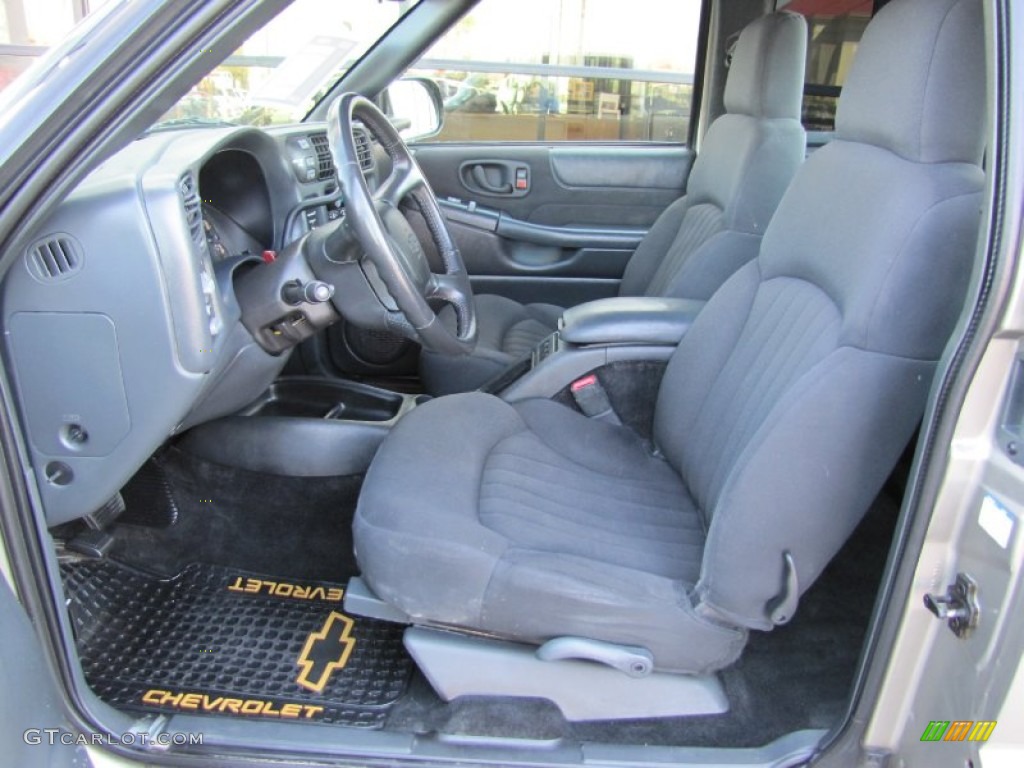 Graphite Interior 2003 Chevrolet S10 LS Extended Cab 4x4 Photo #53596360