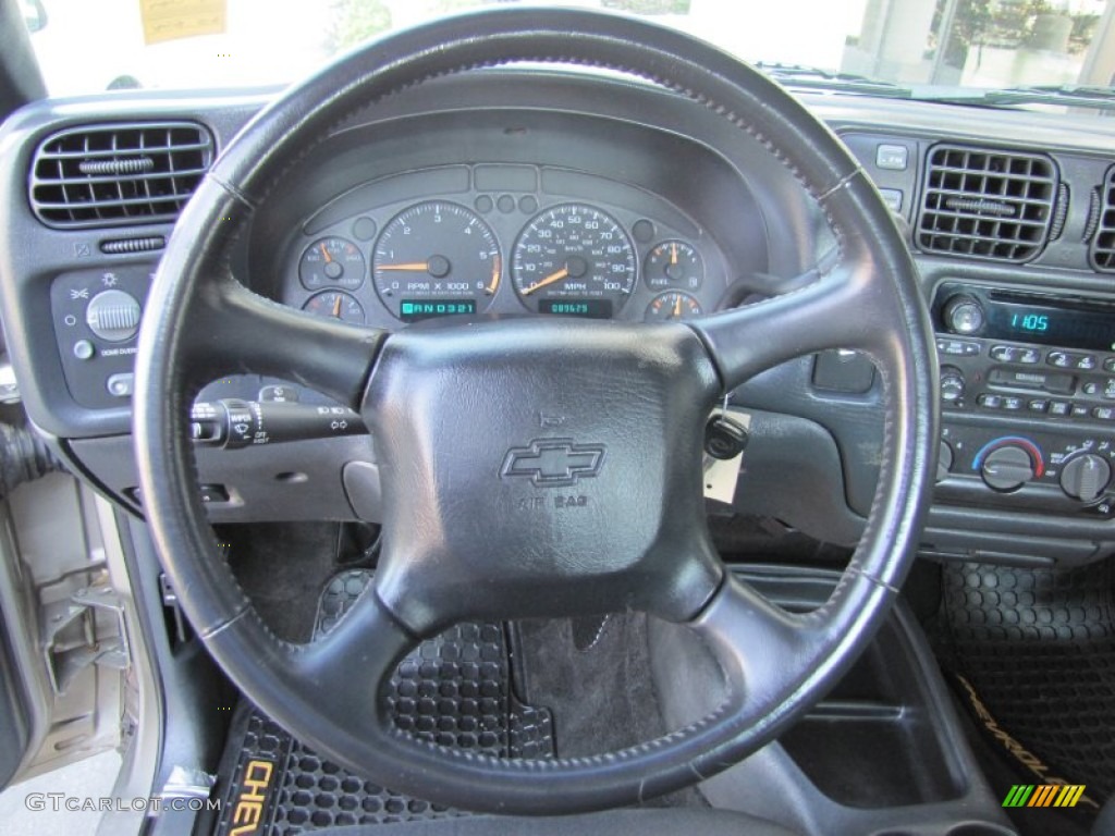 2003 Chevrolet S10 LS Extended Cab 4x4 Graphite Steering Wheel Photo #53596363