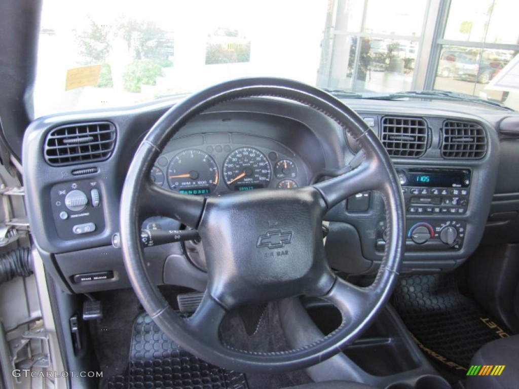 2003 Chevrolet S10 LS Extended Cab 4x4 Graphite Steering Wheel Photo #53596369