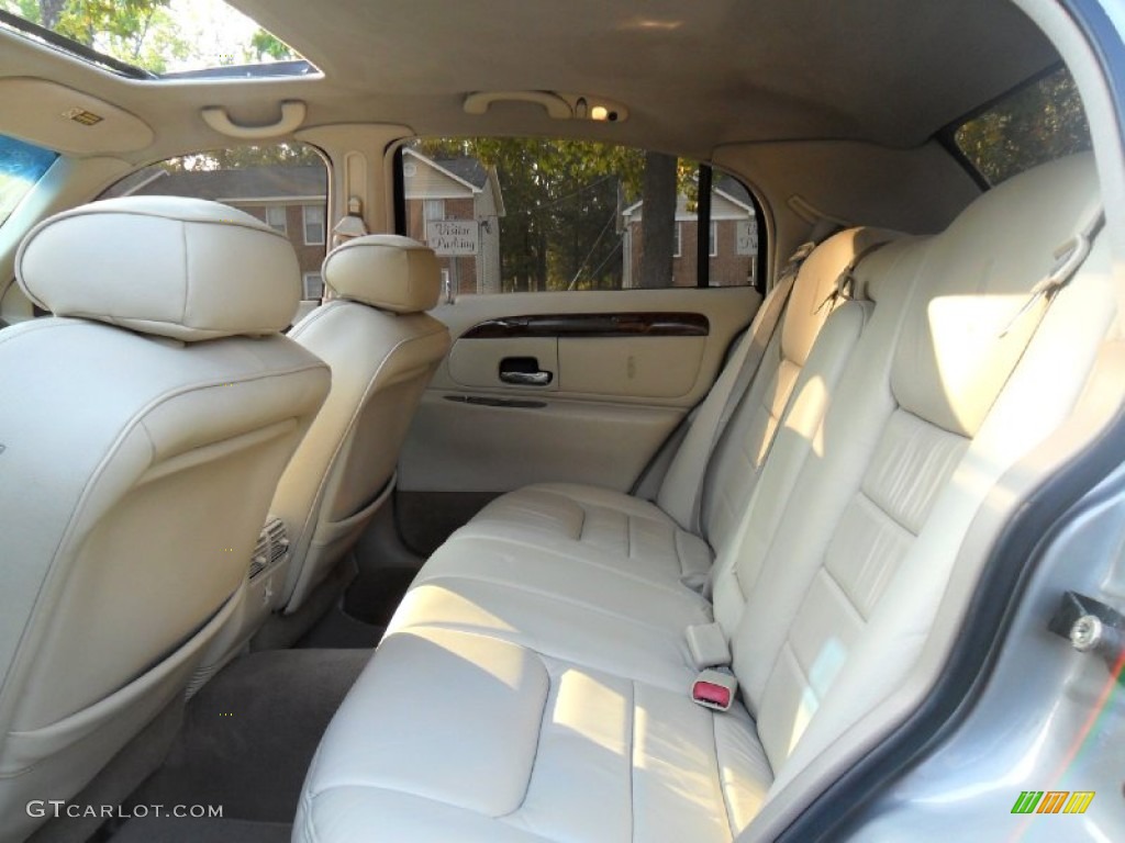 Light Parchment Interior 1999 Lincoln Town Car Executive Photo #53597293