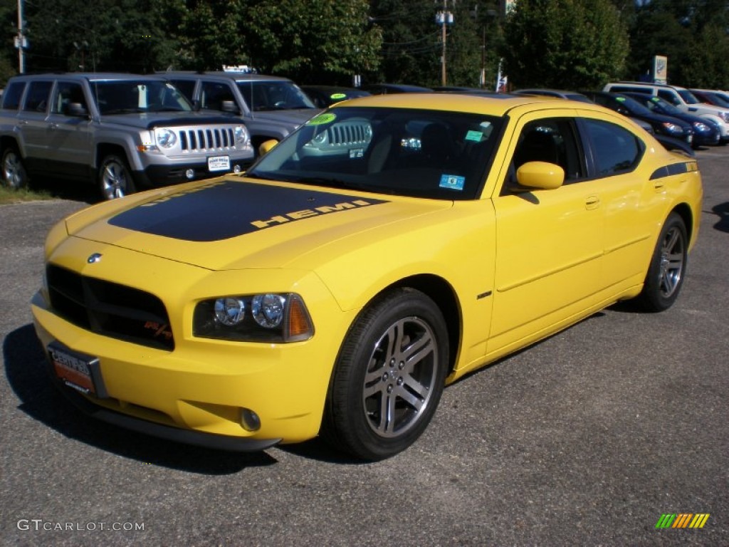 Top Banana Yellow 2006 Dodge Charger R/T Daytona Exterior Photo #53600376