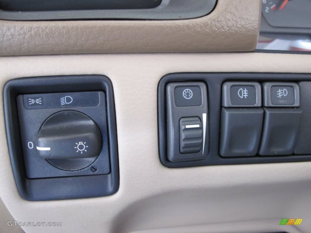 2002 C70 HT Convertible - White / Beige photo #12