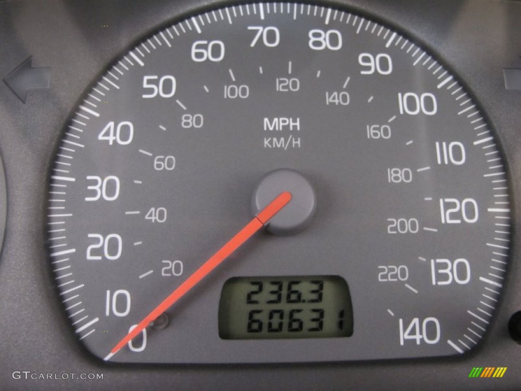 2002 C70 HT Convertible - White / Beige photo #14