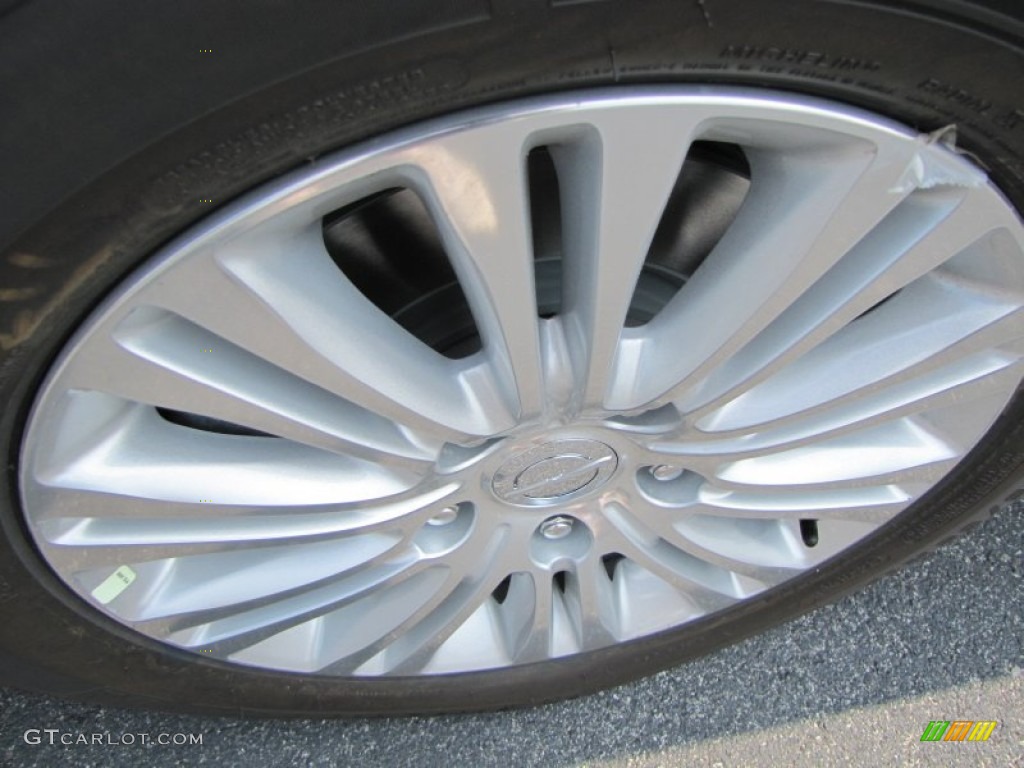2012 Chrysler Town & Country Touring - L Wheel Photo #53605721