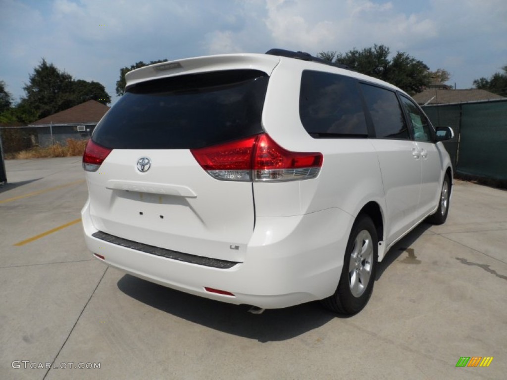 2011 Sienna LE - Super White / Light Gray photo #3