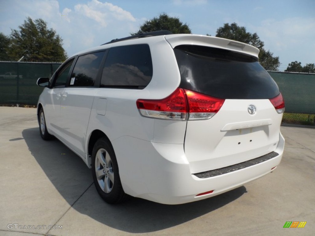 2011 Sienna LE - Super White / Light Gray photo #5