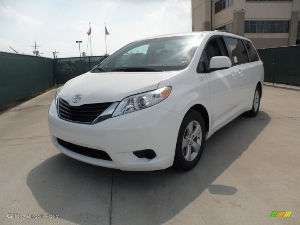 2011 Sienna LE - Super White / Light Gray photo #7