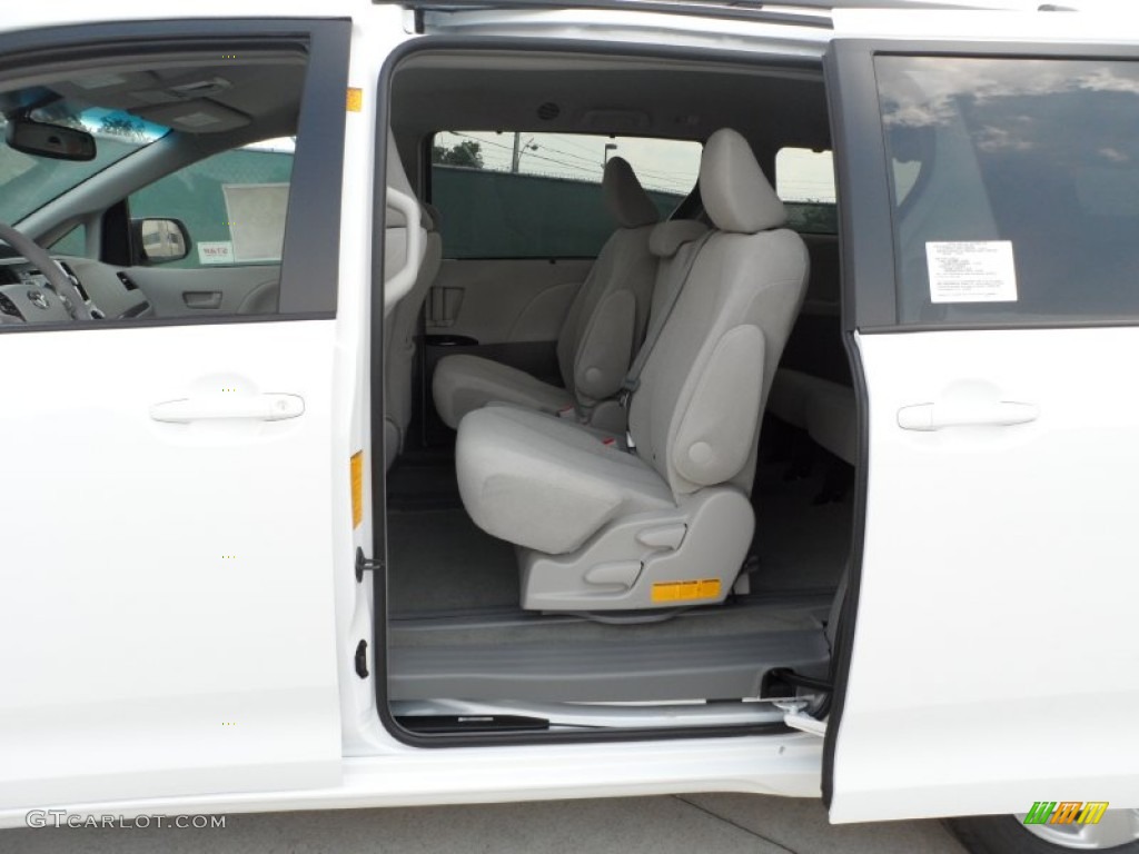 2011 Sienna LE - Super White / Light Gray photo #22