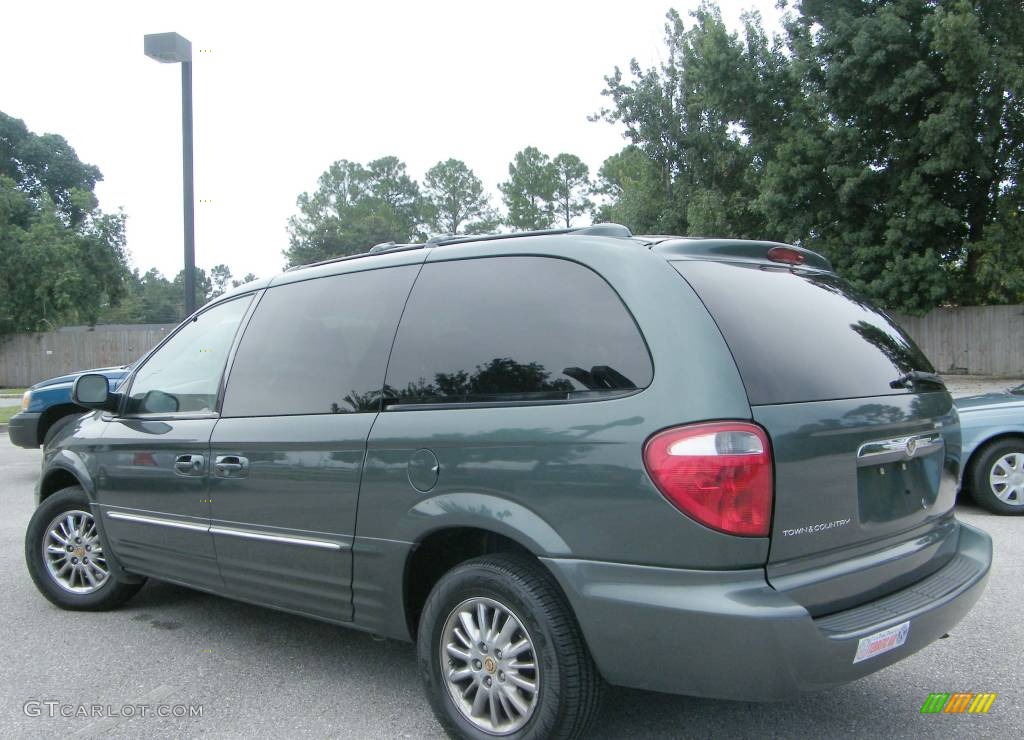 2002 Town & Country Limited - Onyx Green Pearlcoat / Taupe photo #10